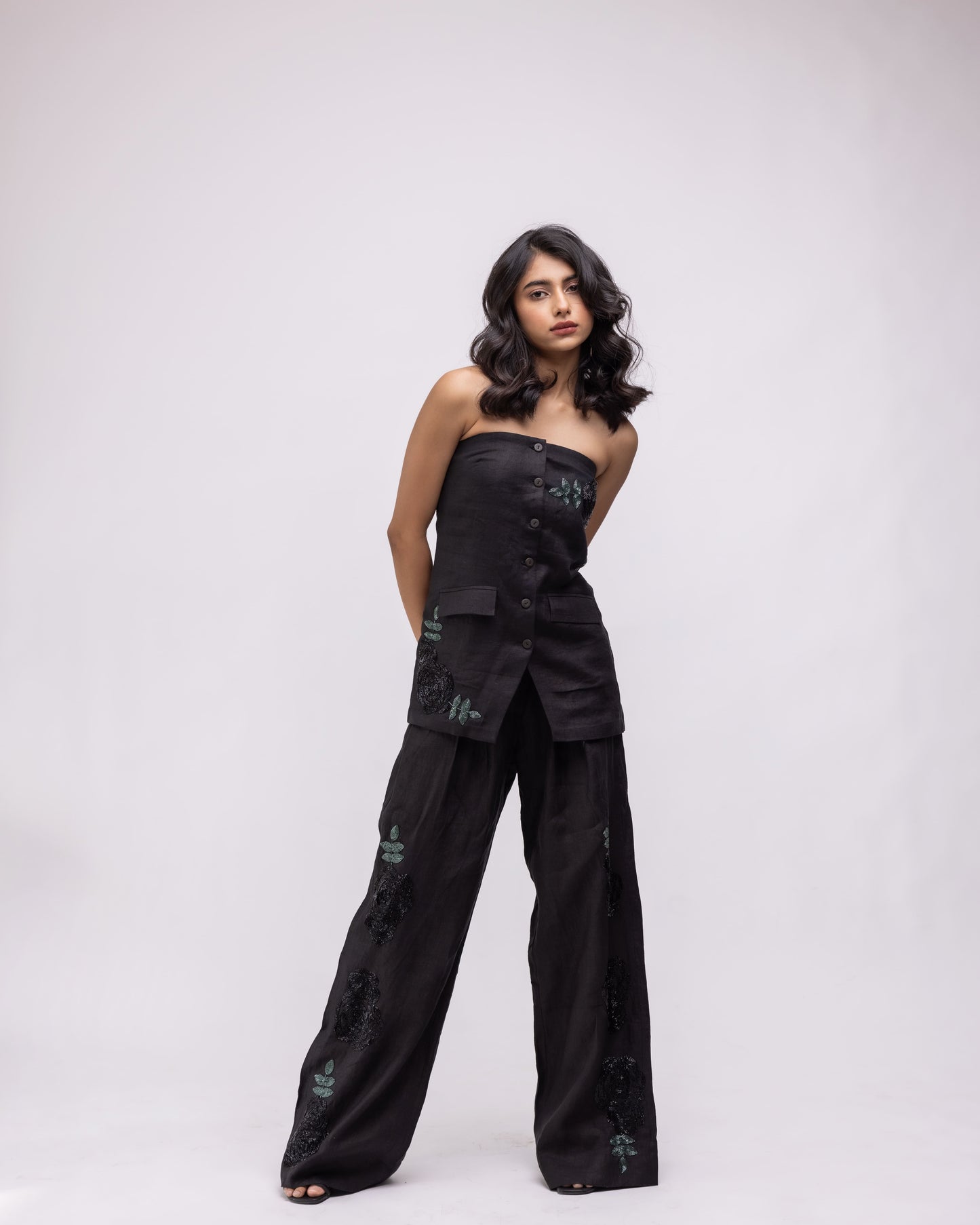 100% linen high-waisted trousers with hand-embroidery