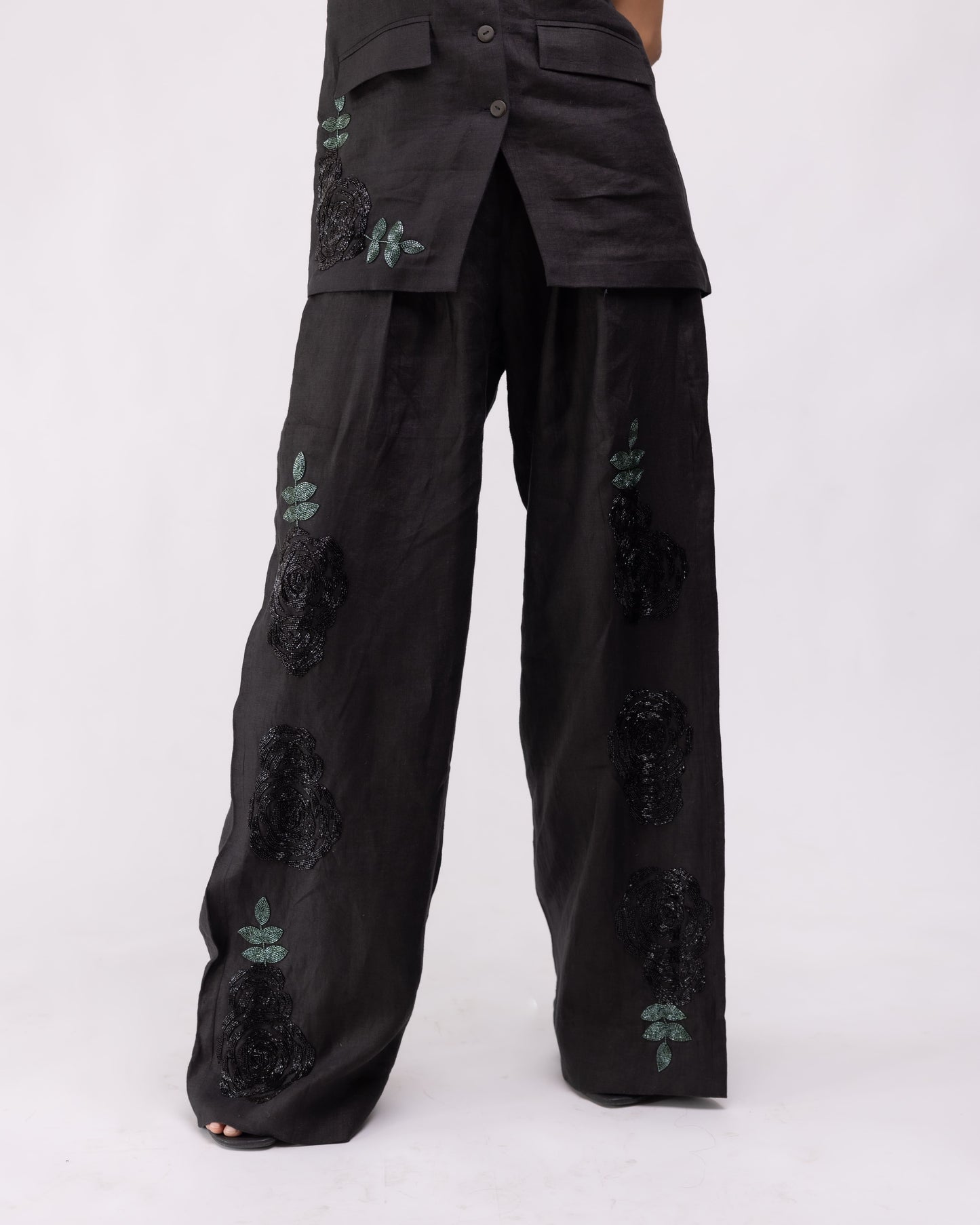 100% linen high-waisted trousers with hand-embroidery
