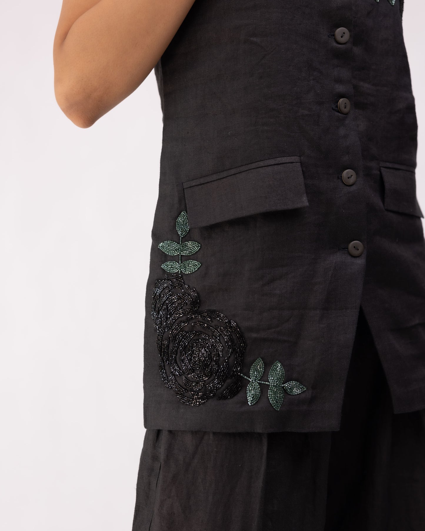 100% linen off-shoulder waistcoat with hand-embroidery