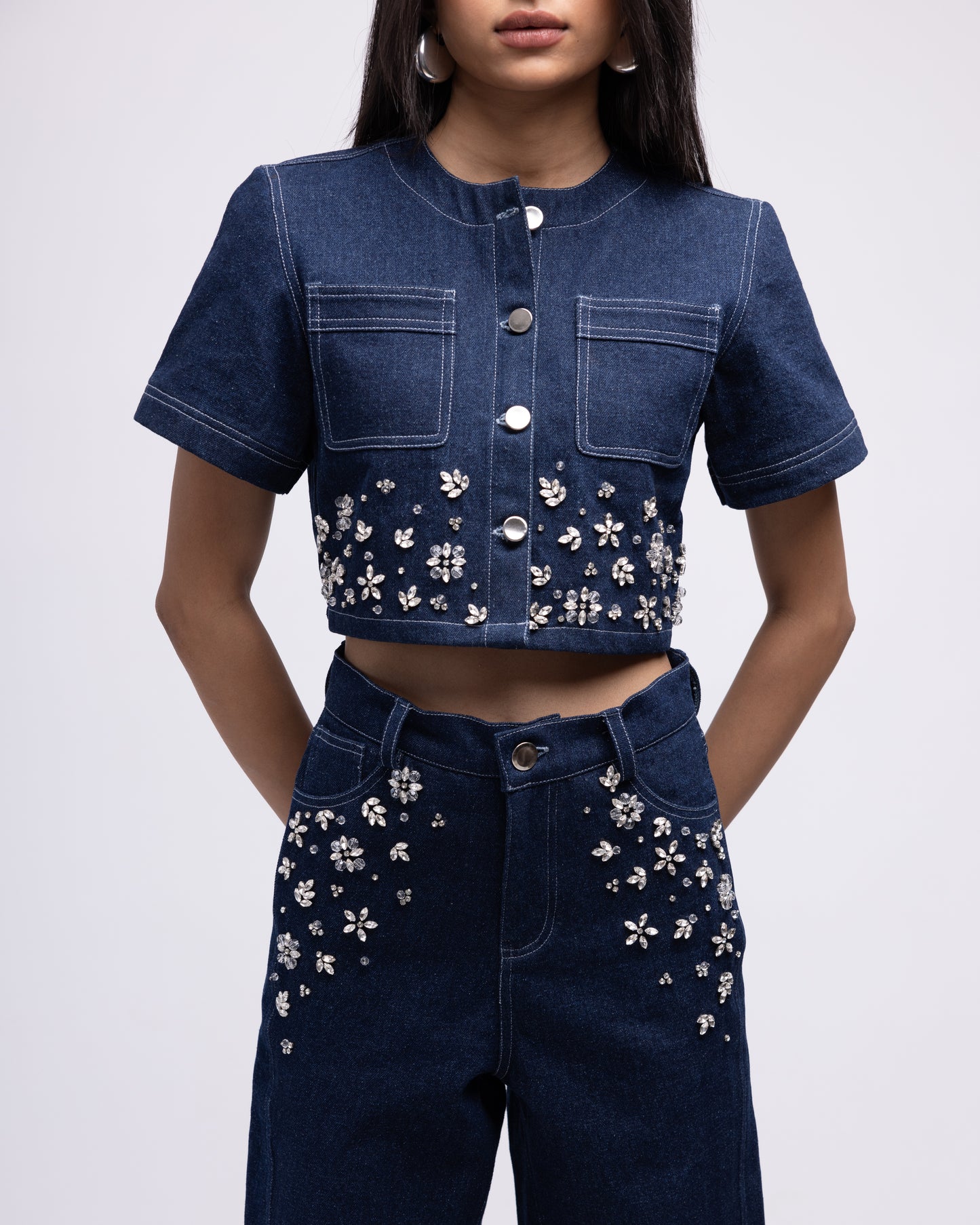 High-waisted barrel jeans with embellishments