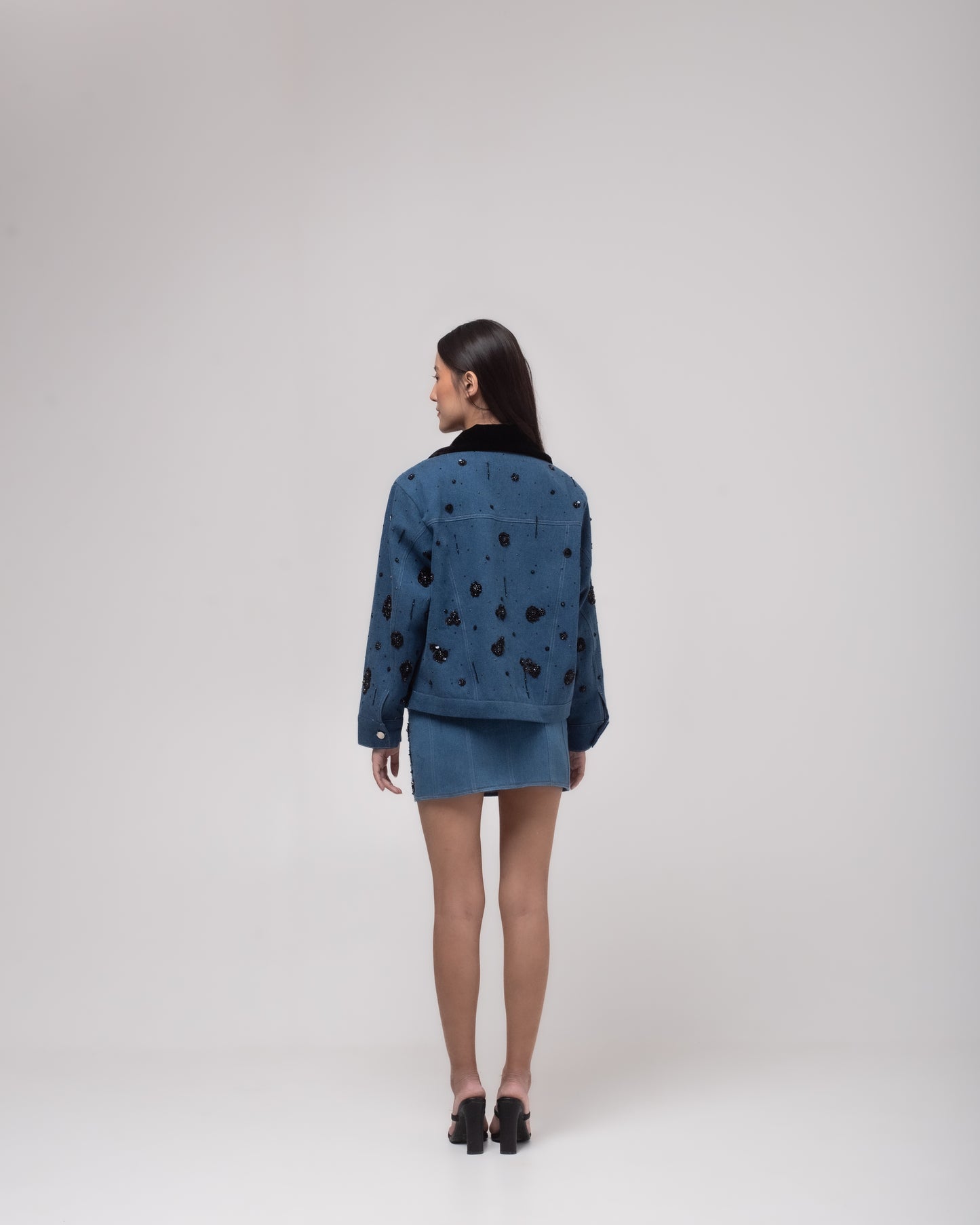 Embroidered denim jacket with velvet collar